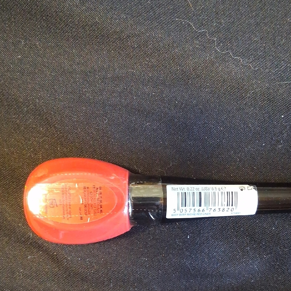 Revolution IT BEEP BEEP RICHIE RED Eyeliner - Picture 3 of 5